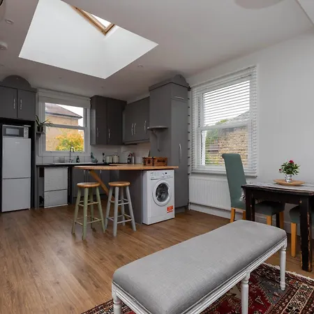 Homely 1 Bedroom Apartment In Fulham!